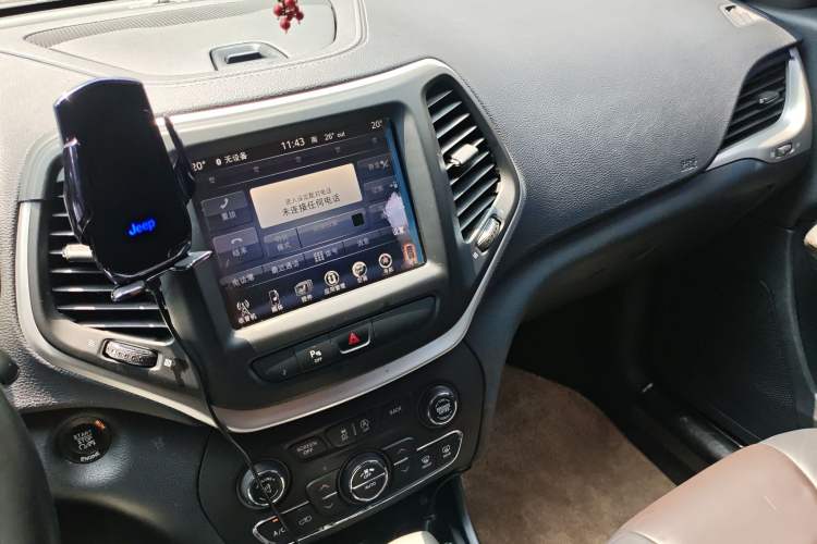 Used Jeep Cherokee 2016 2.4L Professional Edition Audio And AC Panel