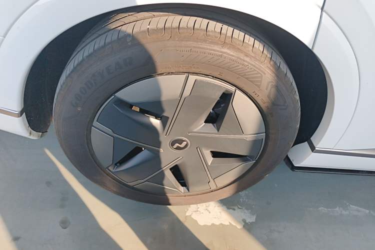 Used ONVO Luxeed L90 2025 Model—Max Six-Seater Version
