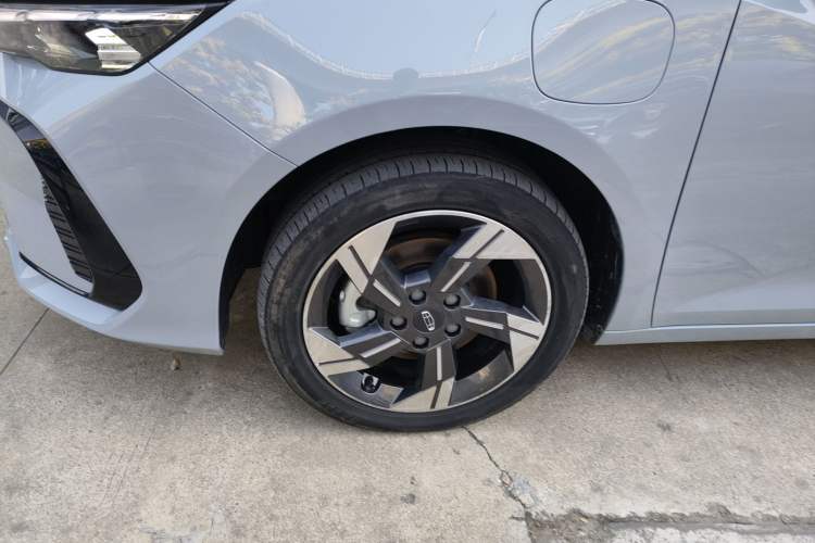 Used Geely Auto Emgrand L HiP 2024 Champion Edition 1.5TD-DHT Pro 100KM Excellence Model
