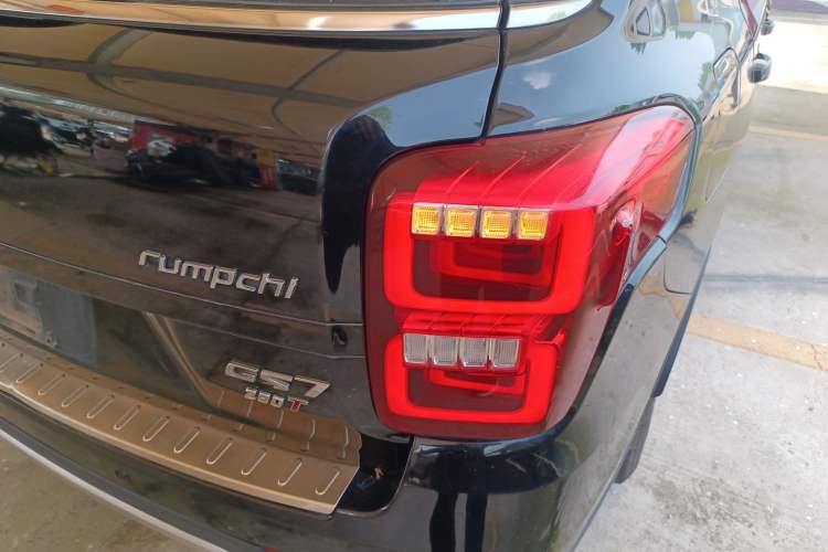 Used GAC Trumpchi GS7 2017 280T Two-Wheel Drive Luxury Model Right Rear Taillight