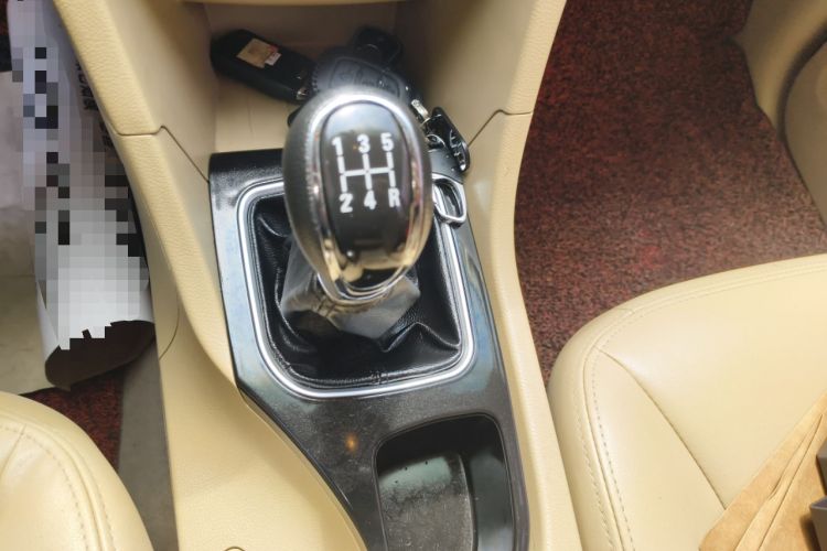 Used Baojun 730 2016 1.5L Manual Luxury Edition 7 Seats Gear Lever