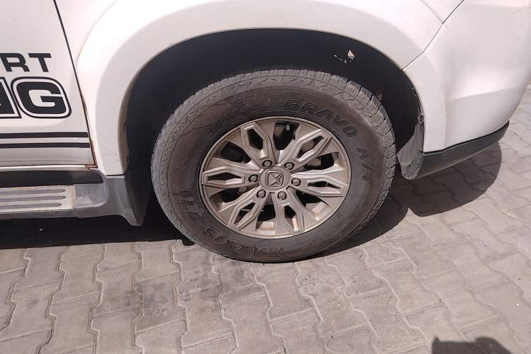 Used JMC Yusheng S350 2013 2.4T Automatic 4x4 Diesel Ultra-Luxury 5-Seater Right Front Wheel Hub