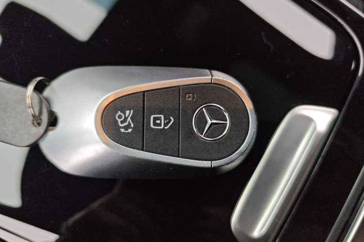 Used Mercedes-Benz GLC 2024 GLC 260 L 4MATIC Luxury Model 5 Seats Vehicle Key