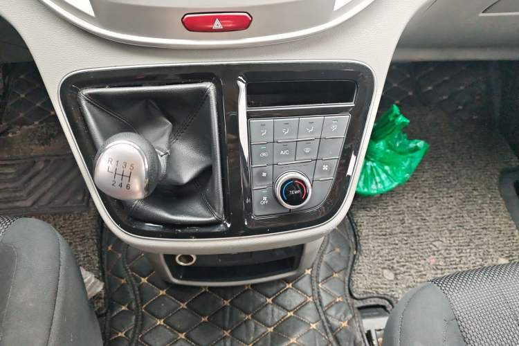 Used JAC Refine M4 2017 1.9T Diesel Manual Comfort Model