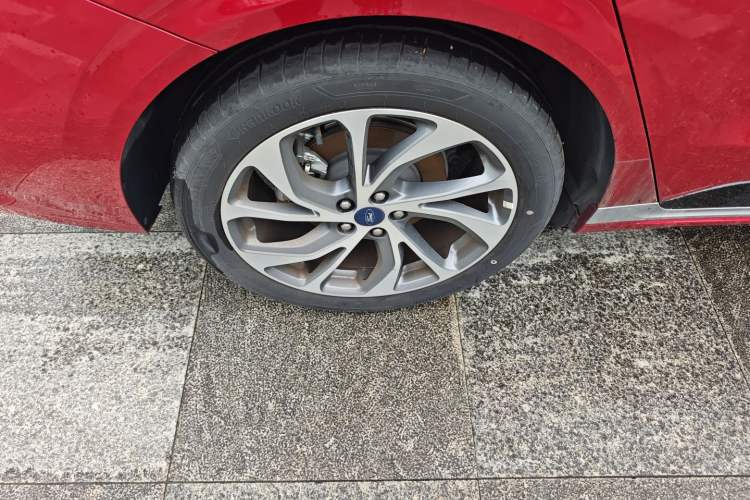 Used Ford Mondeo 2025 2.0T EcoBoost Ultimate Edition Right Rear Wheel Hub