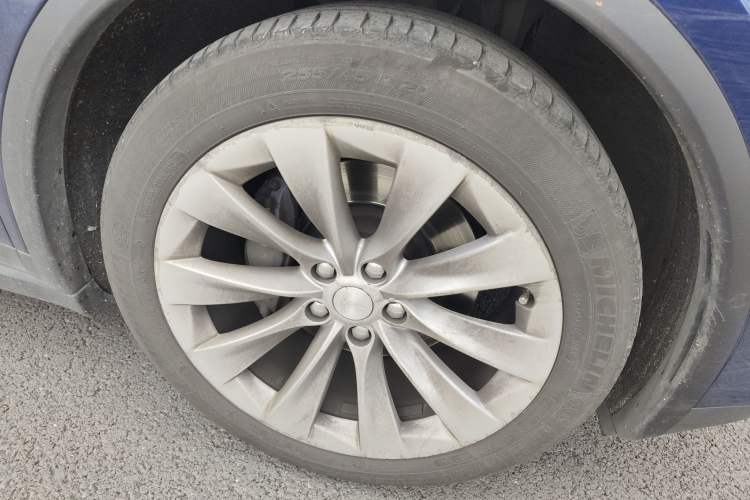 Used Tesla Model X 2016 X 90D Right Front Wheel Hub