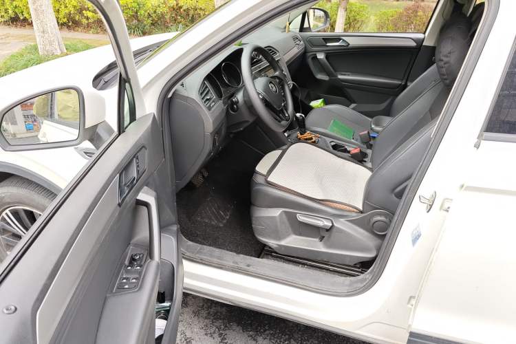 Used Volkswagen Tiguan L 2019 330TSI Automatic Two-Wheel Drive Luxury Edition China V Standard Driver Seat