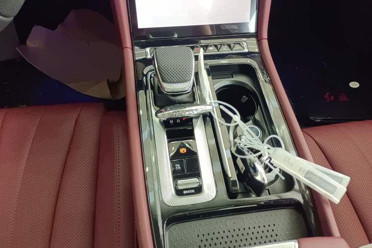 Used Hongqi H5 2025 2.0T Automatic Flag Edition – 500 000 Units Commemorative Version