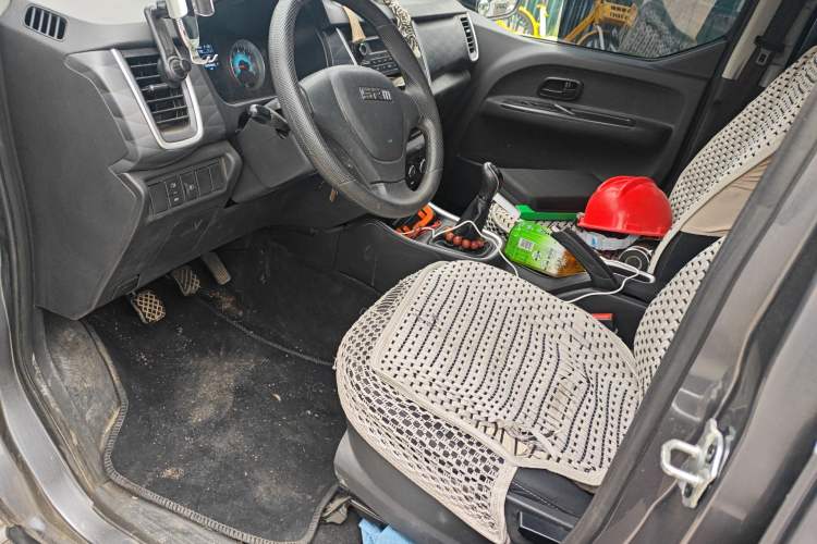 Used Jinbei Gold Hiace 2023 1.5L Passenger Vehicle Engineering Lion 5/6/7 Seater