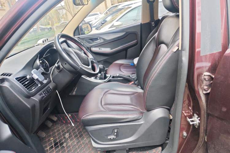 Used Baojun 560 2015 1.8L manual luxury version