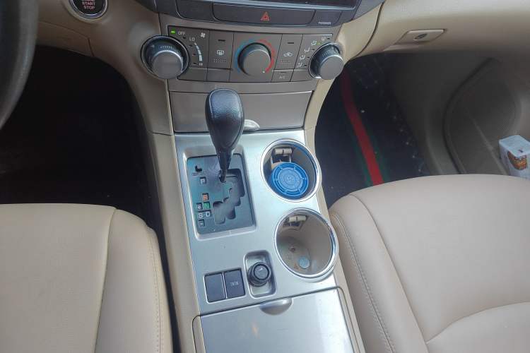 Used Toyota Highlander 2013 2.7L Two-Wheel Drive 5-Seater Purple Gold Edition
