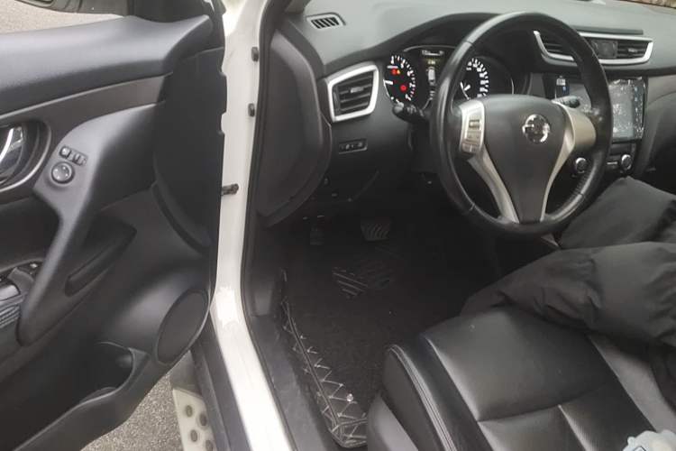 Used Nissan X-Trail 2015 2.0L CVT Comfort MAX Edition 2WD Driver Seat