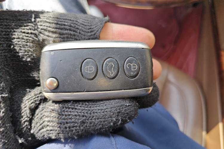 Used Volkswagen Phaeton 2012 3.0L Executive Version Vehicle Key