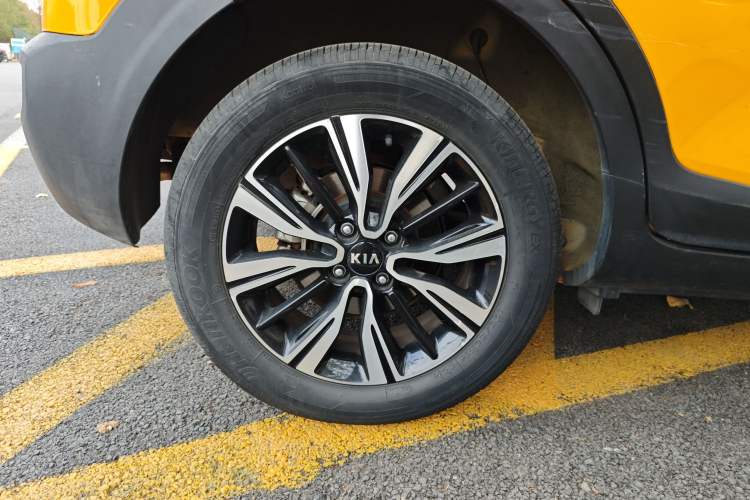 Used Kia kx1 Stonic 2021 1.4L CVT Fun & Sunroof Model Right Rear Wheel Hub