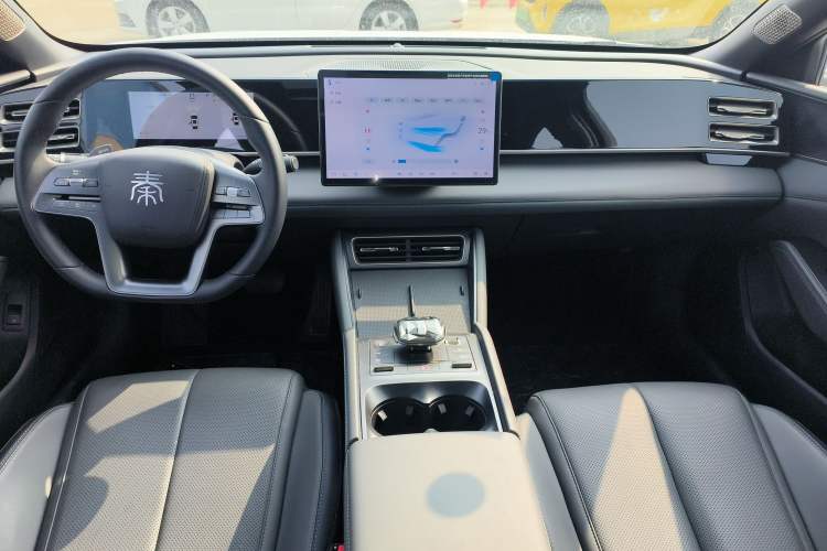 Used BYD Qin L 2025 DM-i Smart Drive 120KM Leading Model