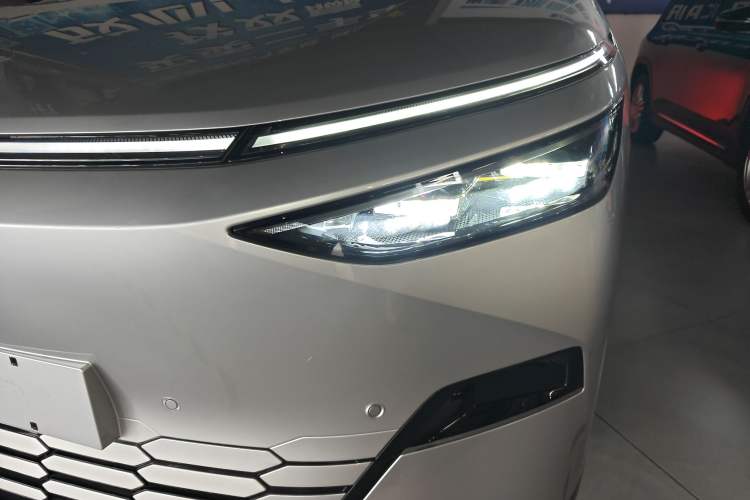 Used XPeng X9 2024 610 Long-Range Pro
