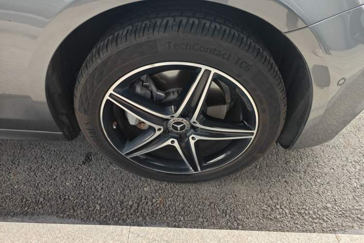 Used Mercedes-Benz E-Class 2019 E 260 Sport Edition Right Front Wheel Hub