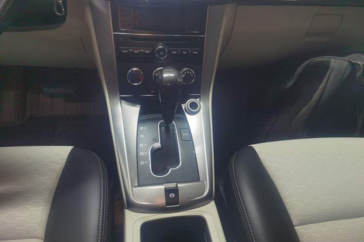 Used Chevrolet Captiva 2015 2.4L Two-Wheel Drive Urban Version 5 Seats Gear Lever