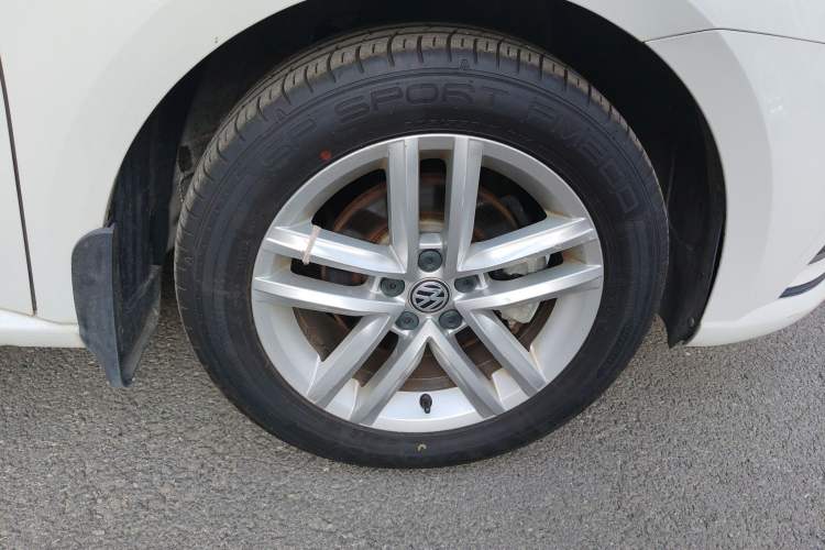 Used Volkswagen Gran Lavida 2015 1.6L Automatic Comfort Edition
