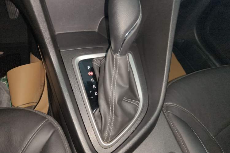 Used Buick Excelle GX 2018 18T Automatic Elite Model Gear Lever