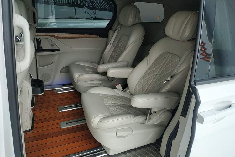 Used Buick GL8 2018 ES 28T Comfort Model China VI Standard