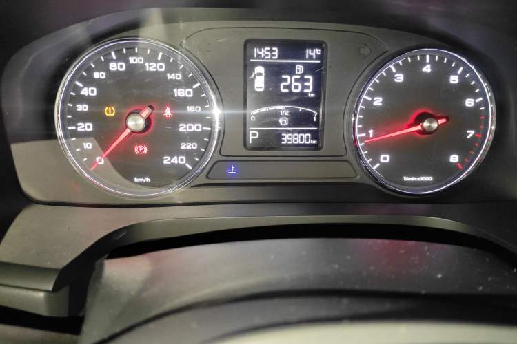 Used Roewe i6 2020 PLUS 1.6L CVT 4G Connected Glory Flagship Edition Odometer Close Up