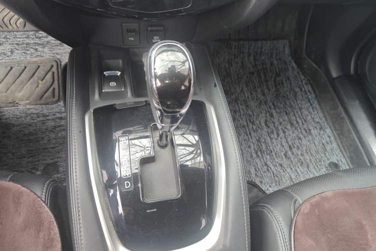 Used Nissan X-Trail 2019 2.5L CVT Smart Connect Luxury Edition 4WD Gear Lever