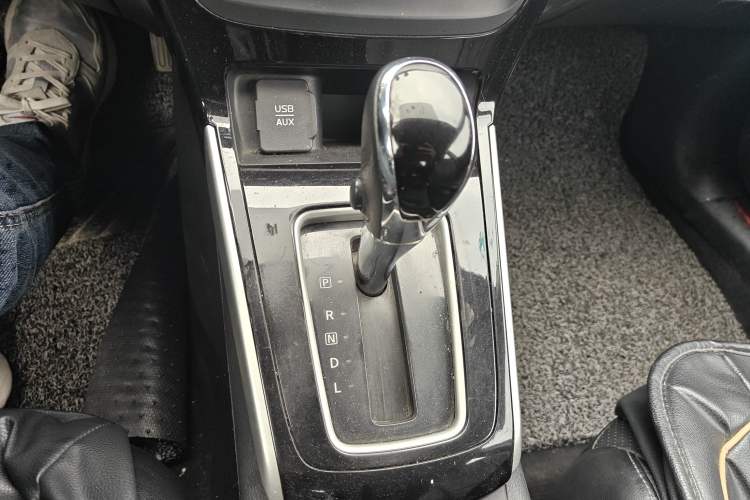 Used Nissan Sylphy 2016 1.6 XL CVT Luxury Edition Gear Lever