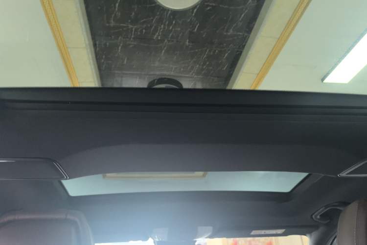 Used Mercedes-Benz E-Class 2015 E 320 L 4MATIC Headliner