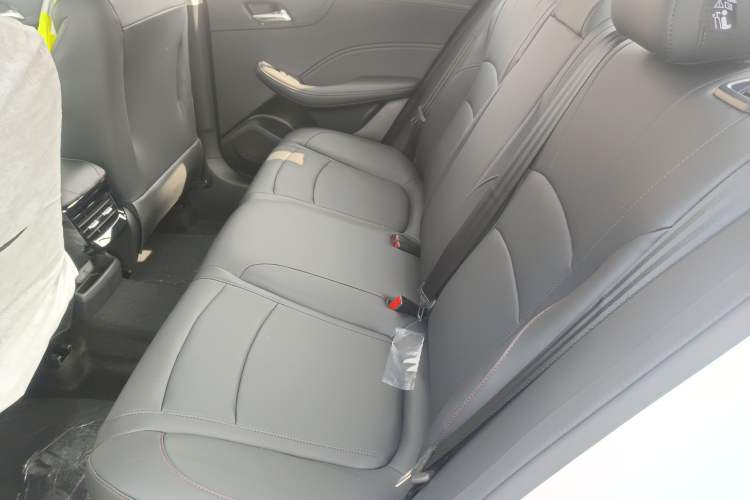 Used Roewe i5 2026 Model 1.5L CVT Luxury Version
