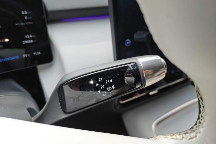 Used XPeng P7+ 2024 Long-Range Max Gear Lever