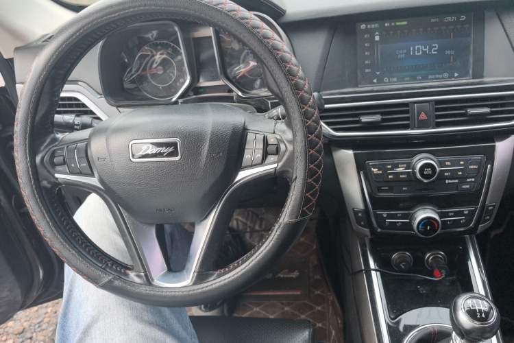 Used Zotye Domy X5 2017 Upgraded Model 1.5T Manual Luxury Edition
