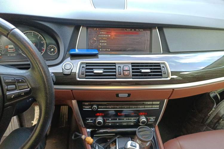 Used BMW 5 Series GT 2015 528i Leading Model
