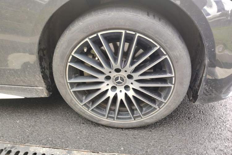 Used Mercedes-Benz C-Class 2022 Restyled C 260 L Sport Edition Right Front Wheel Hub