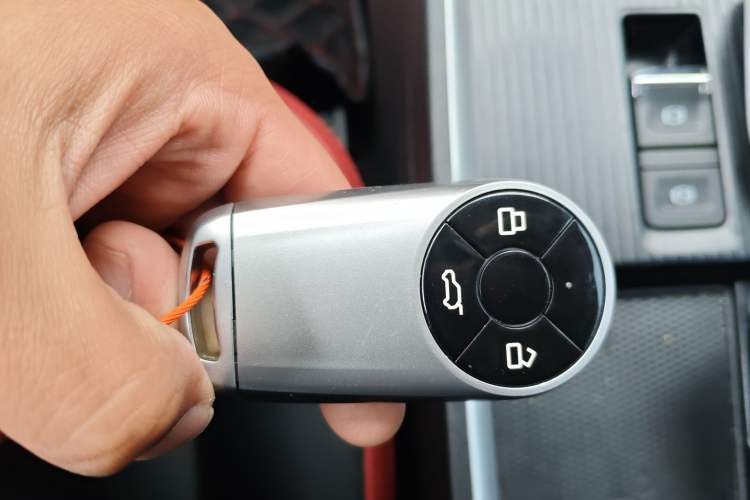 Used ORA Good Cat GT 2022 Mulan Edition 480km Long-Range续航 Vehicle Key