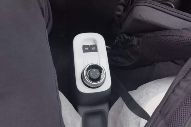 Used Geely Galaxy Panda 2025 210 km – Yuanqi Bear Gear Lever