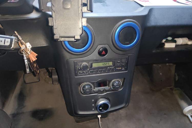 Used Foton Intelligent Blue Elf E7 2022 Standard Model 38.64 kWh Audio And AC Panel