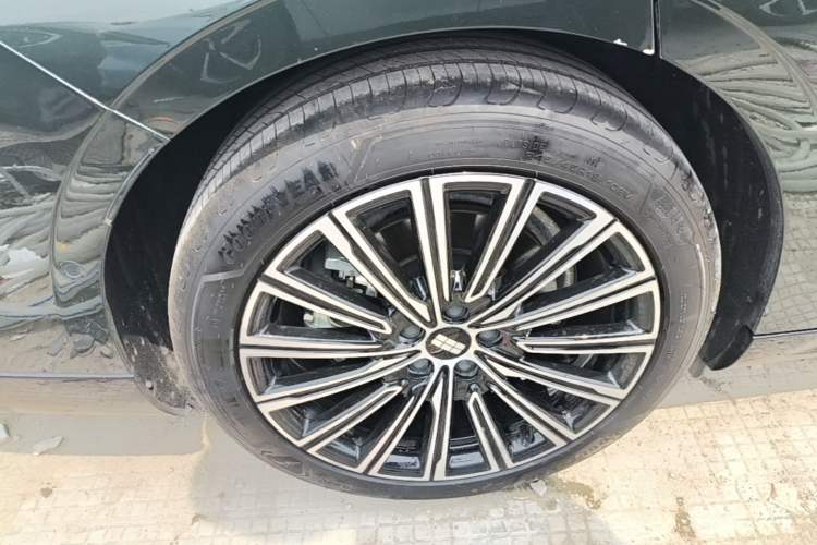 Used Geely Galaxy 8 2025 130km EM-P Starship Edition Exterior 5