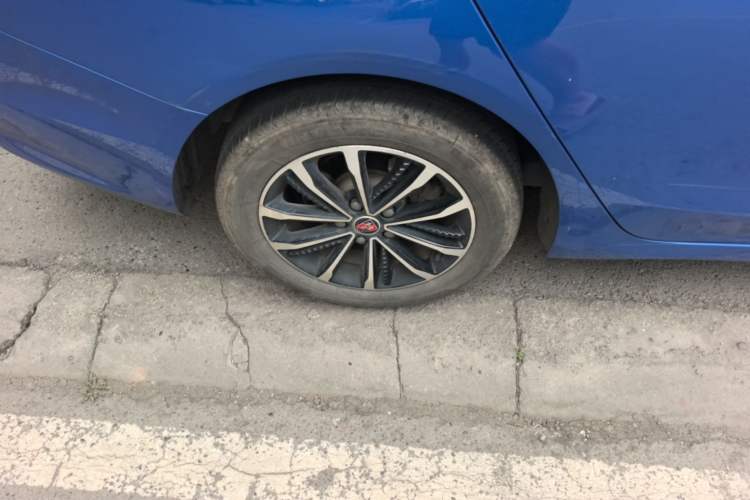 Used Roewe i5 2020 1.5L Automatic 4G Connect Luxury Flagship Edition

