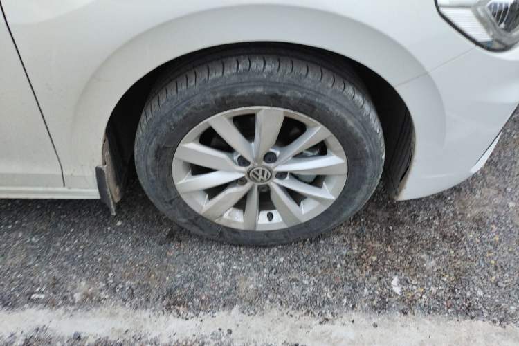 Used Volkswagen Bora 2020 1.5L Manual Comfort Version Right Front Wheel Hub