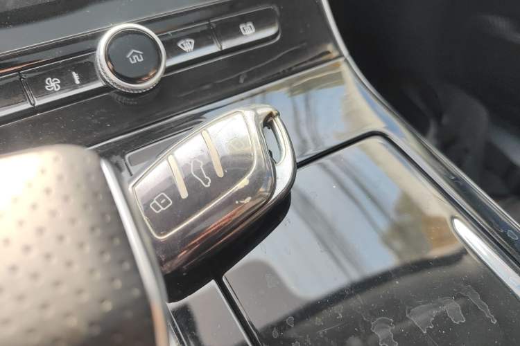 Used Roewe i6 MAX New Energy 2022 EV 500 Grand Touring Edition with Sunroof
