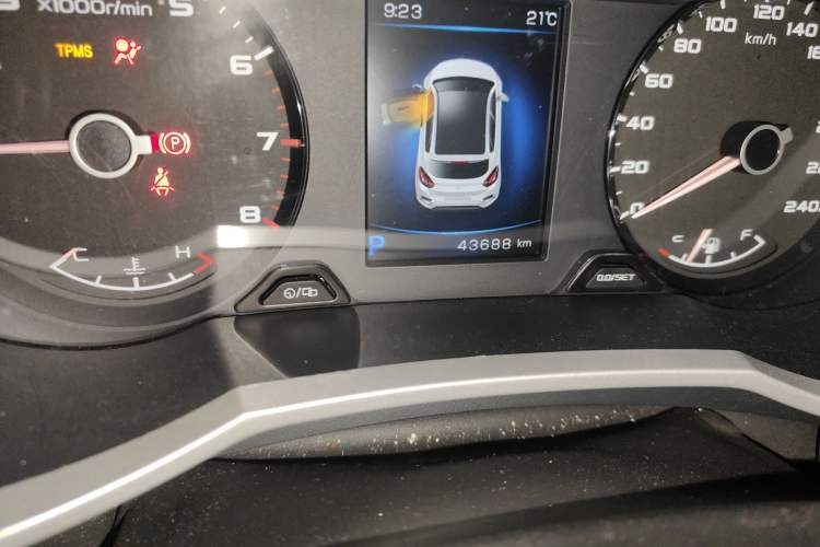 Used Geely Auto Emgrand GS 2016 Sport Edition 1.3T Automatic ZhenShang Model Odometer Close Up