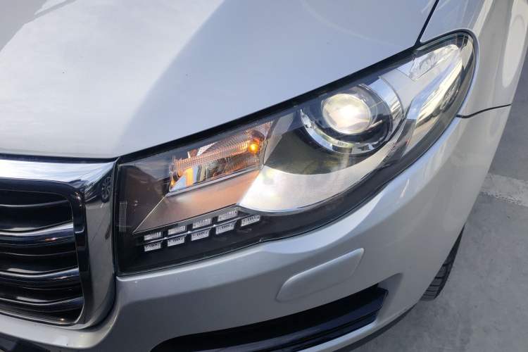 Used Haval H8 2015 2.0T Two-Wheel-Drive Luxury Version