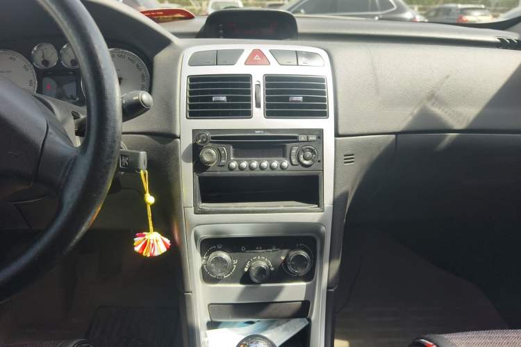 Used Peugeot 307 2012 Hatchback 1.6L Manual Comfort Edition
