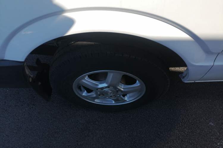 Used SAIC MAXUS Xintu V80 2019 2.5T Classic Model AMT Aoyuntong Long Wheelbase High-Roof 7-Seater