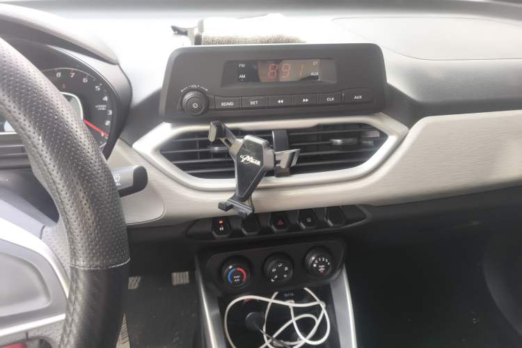 Used Baojun 510 2021 1.5L Manual Jingxiang Edition Audio And AC Panel