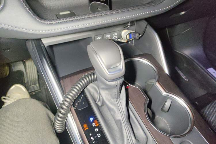 Used Toyota Highlander 2024 2.5L Smart Electric Hybrid Dual-Engine Four-Wheel Drive Prestige Version – 7 Seats Gear Lever