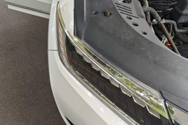 Used Honda UR-V 2017 240TURBO Two-Wheel Drive Luxury Edition China VI Right Front Headlight