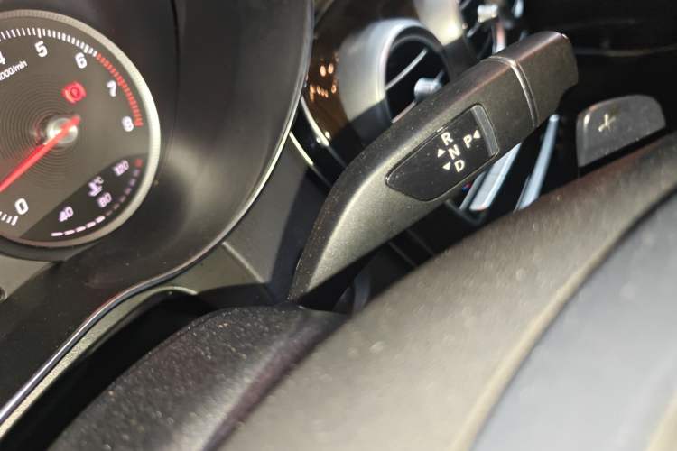 Used Mercedes-Benz GLC 2018 Facelifted GLC 260 4MATIC Dynamic Edition Gear Lever