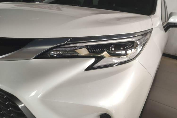 Used Toyota Granvia 2024 2.5L Hybrid Prestige PLUS Edition Left Front Headlight